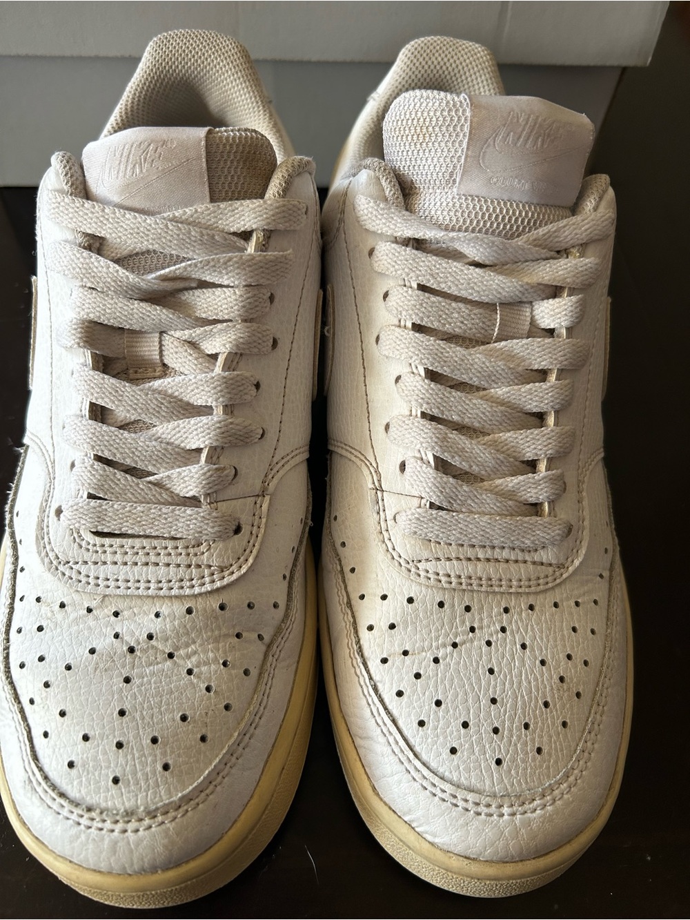 Nike Men’s Low-Top Sneakers in Off-White and Light Tan